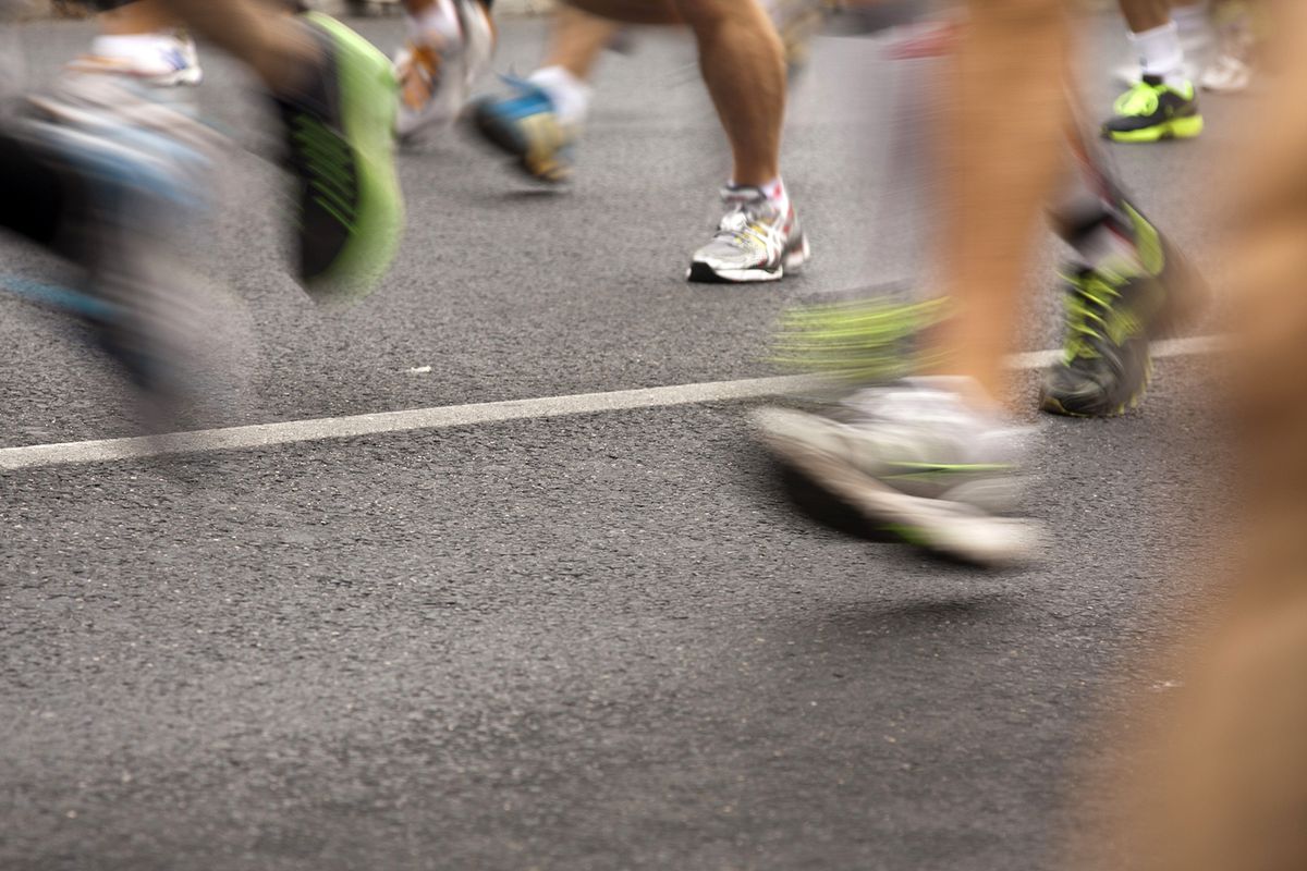 Runners,Running,In,City,Marathon,,Motion,Blur,On,Sporty,Legs
futóverseny miatt a hétvégén forgalomkorlátozás lesz a fővárosban