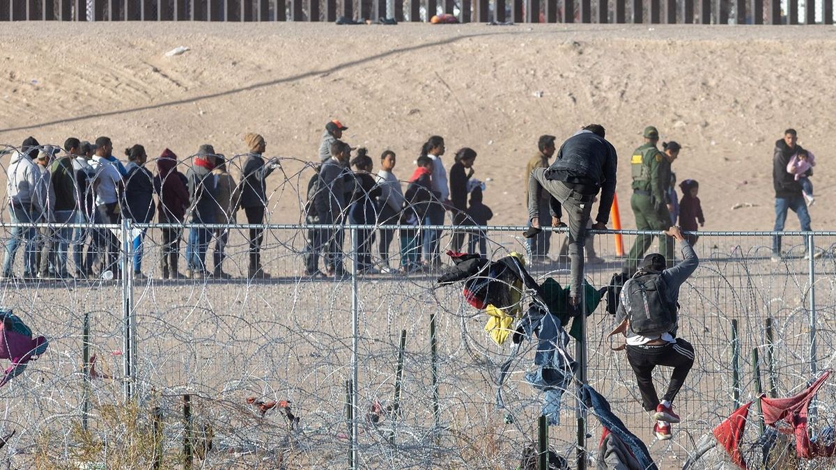 Életbe léphet Texas migránstörvénye