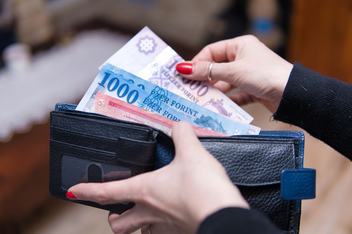The,Woman,Pulls,Hungarian,Forints,From,Her,Wallet