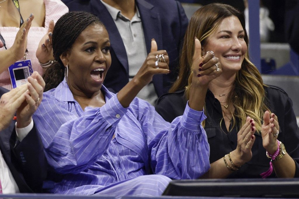 Former US First Lady Michelle Obama and model Jill McCormick watch the match between USA's Frances Tiafoe against  Spain's Carlos Alcaraz during the 2022 US Open Tennis tournament men's semi-finals at the USTA Billie Jean King National Tennis Center in New York, on September 9, 2022. (Photo by KENA BETANCUR / AFP)