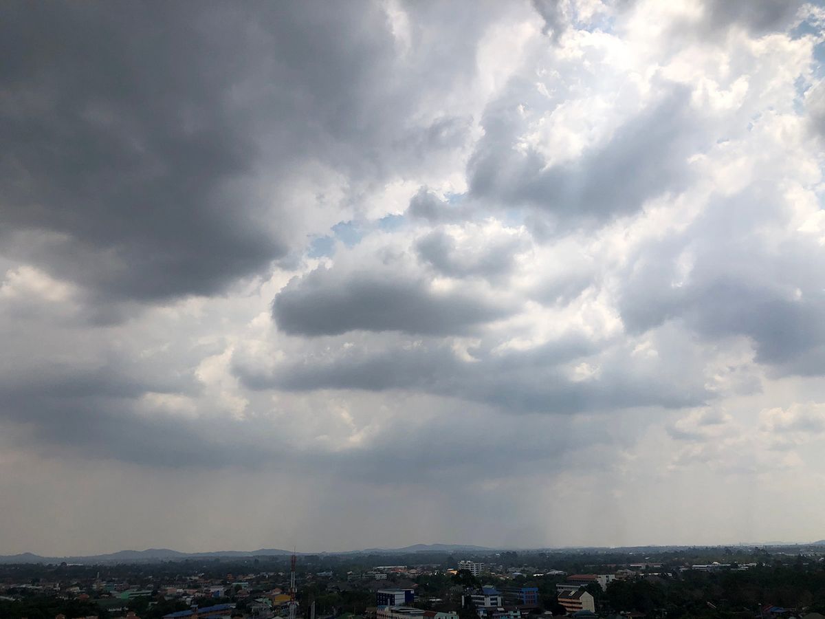 Raining,Sky,Over,The,City.,Cloudy,Sky,Atmosphere.,Natural,Weather