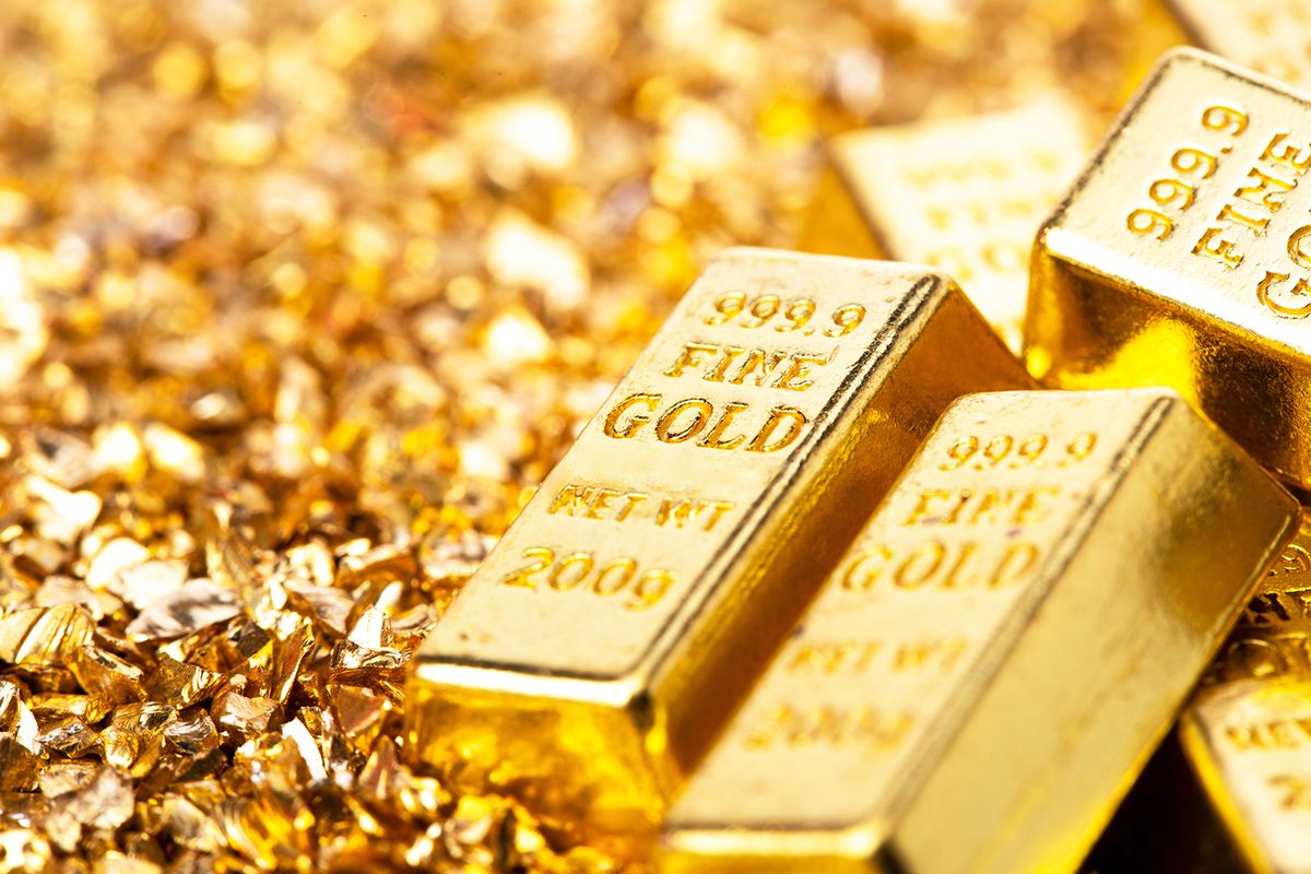 Gold,Bars,On,Nugget,Grains,Background,,Close-up