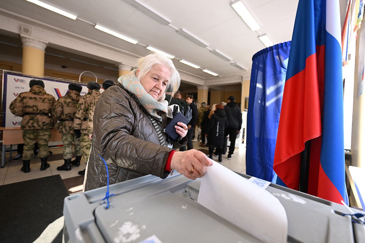 Többen megzavarták az orosz elnökválasztást a szavazás első napján. 
