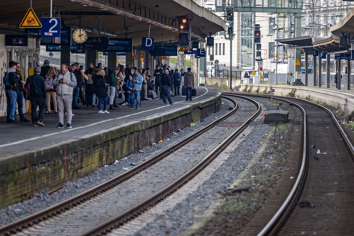 Before the GDL strike at the railroad - Wuppertal main station