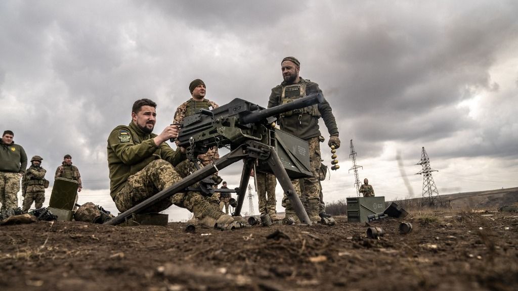 Ukrainian servicemen practice combat exercises with a grenade launcher in Donbas
orosz-ukrán háború