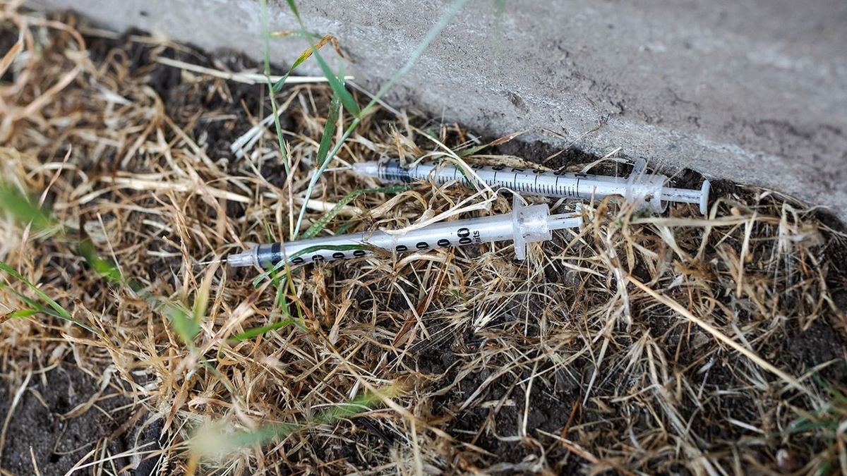 Óvszer, drogos tűk, alkohol: állandó őröket fontolgatnak a frankfurti iskolák