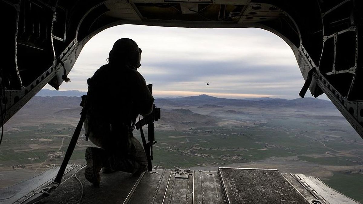 Dörögnek a fegyverek az afgán-pakisztáni határon – videó