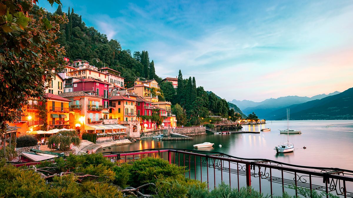 Varenna,Old,Town,-,Scenic,Sunset,View,In,Como,Lake,