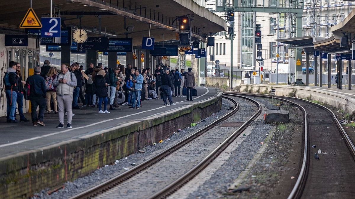 Áll a német vasút, már a húsvéti csúcs is veszélyben forog
