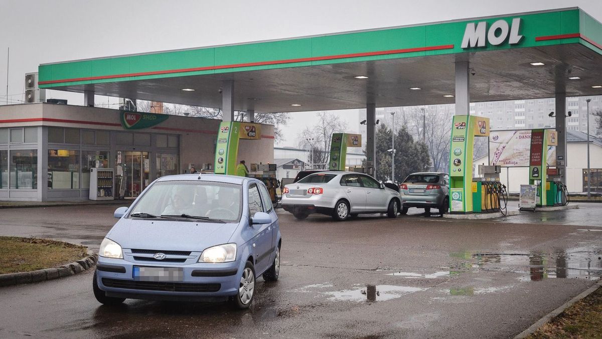 Megunta a kereskedők játszmáját a kormány: szerdán tárgyal az üzemanyagárakról
