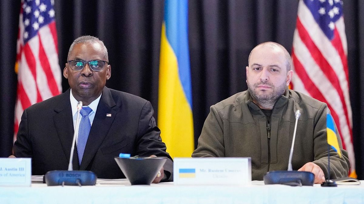 Az amerikai védelmi miniszter fogadkozik, hogy az USA folytatja Ukrajna pénzügyi támogatását