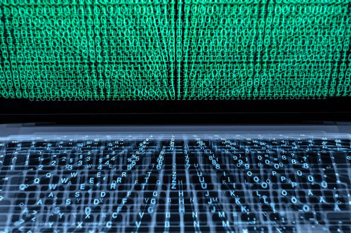 ILLUSTRATION - 13 March 2024, Baden-Württemberg, Rottweil: A binary code can be seen on the display of a laptop. (Shot with zoom effect). Photo: Silas Stein/dpa (Photo by Silas Stein / DPA / dpa Picture-Alliance via AFP)
mesterséges intelligencia, kiberbiztonság