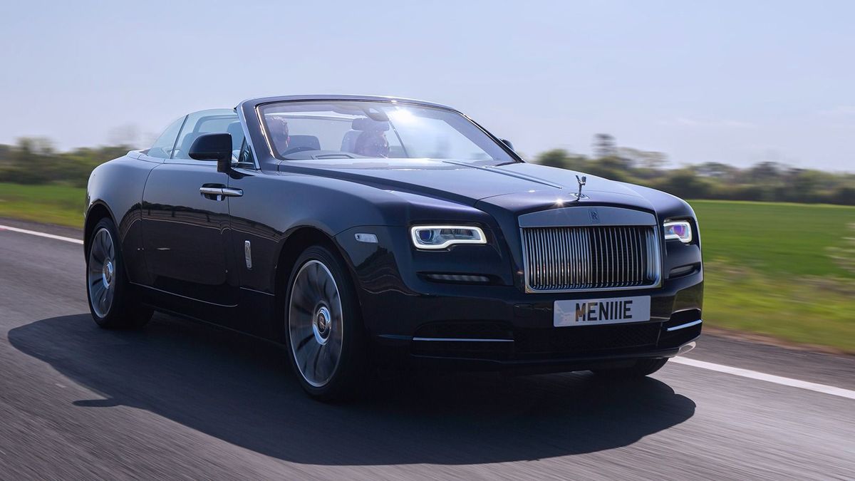 Parkolási maffia Budapesten: hat és fél év börtönt kapott a rolls-royce-os expolitikus