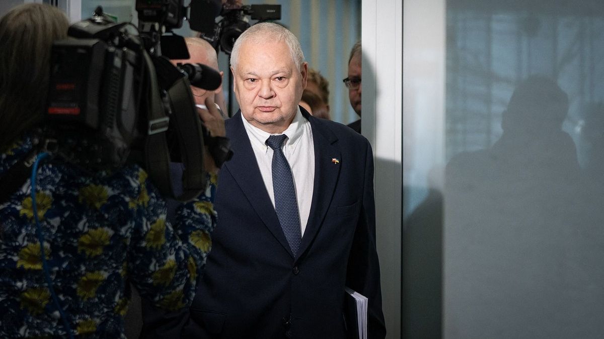 Alaposan meghurcolják a jegybank elnökét a mintademokráciában