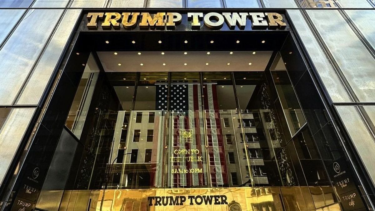Trump: el a mocskos kezetekkel a tornyomtól