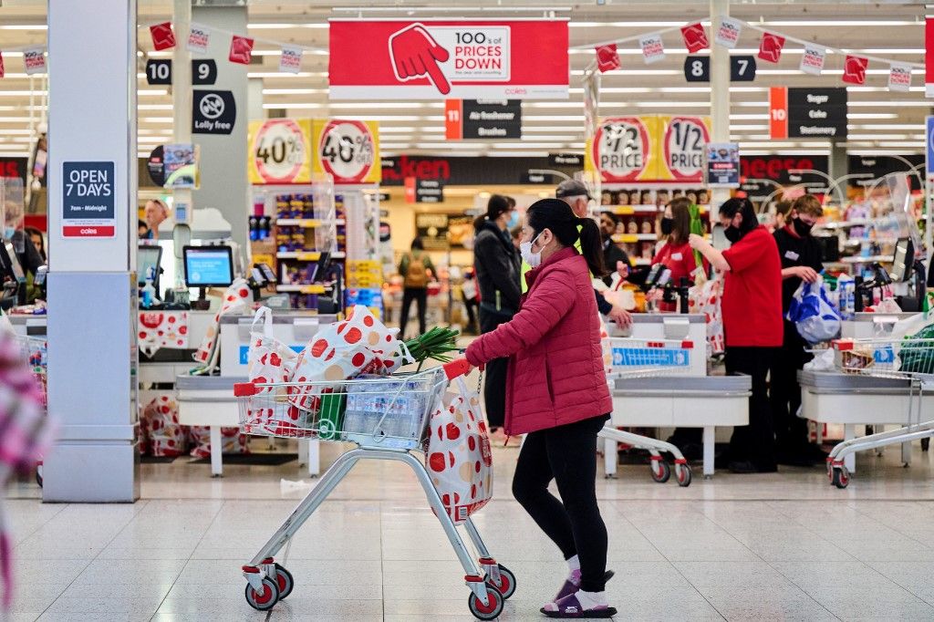Residents shop at a supermarket in Canberra on August 12, 2021, as Australia's capital was ordered into a seven-day lockdown after a single Covid-19 case was detected. (Photo by Rohan THOMSON / AFP)