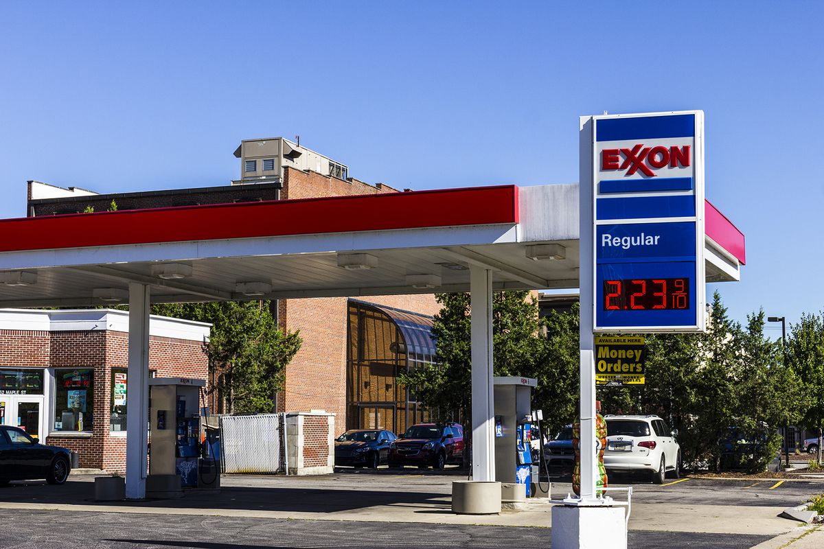 Indianapolis,-,Circa,August,2016:,Exxon,Retail,Gas,Location.,Exxonmobil