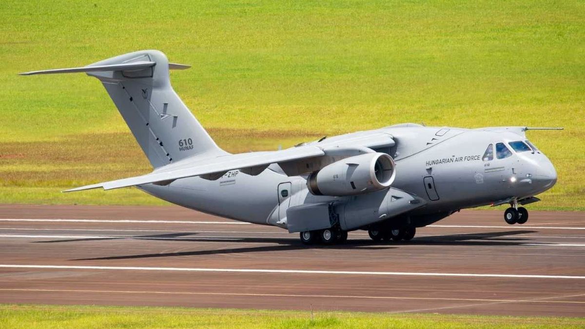 Új honvédségi óriásrepülőgép: landolt Magyarországon a KC-390 – videó