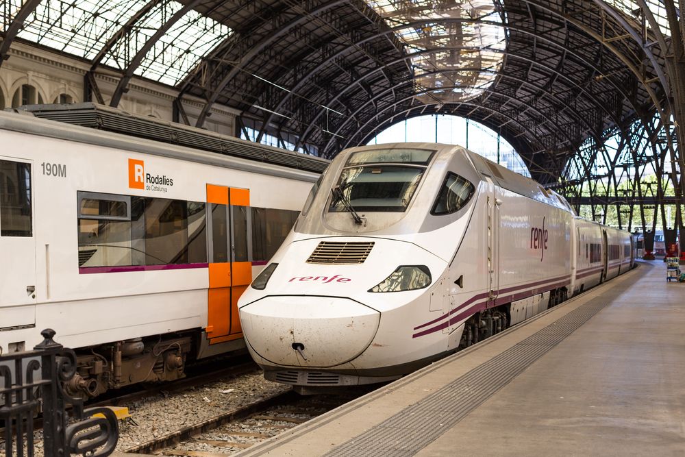 Barcelona,August,22:,High,Speed,Train,In,France,Station,On Talgo