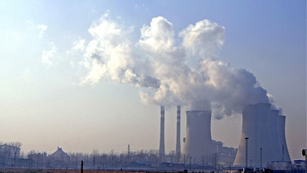 China gears up for investment in emission cutsSteam and smoke are seen emitted from cooling towers and chimneys at a coal-fired power plant in Huaian city, east Chinas Jiangsu province, 19 December 2009.

Chinas first fund for environmental industry was launched Monday (28 December 2009) in Beijing, aiming to promote investment in the countrys environment-related sectors. The Environment Industry Fund, run by China General Technology Investment Fund Management Corp., is expected to raise 2 billion yuan (US$292.8 million ) in the first stage. The company will also set up a parallel US$300-million overseas fund. Chinese Premier Wen Jiabao told Xinhua in an exclusive interview Sunday that the government would gear more investment to energy conservation and emission cuts sectors in 2010. (Photo by Zheng jian / Imaginechina / Imaginechina via AFP) kína