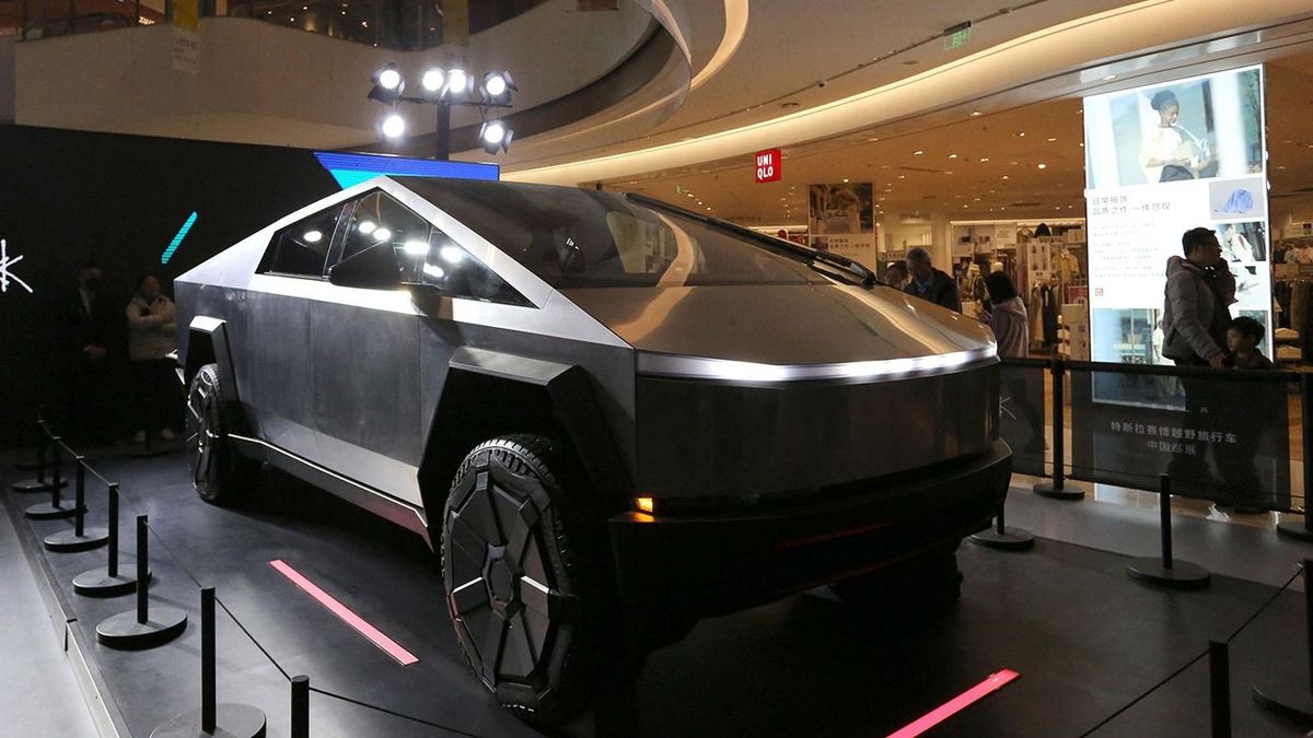 Visszahívja az összes Cybertruckot a Tesla