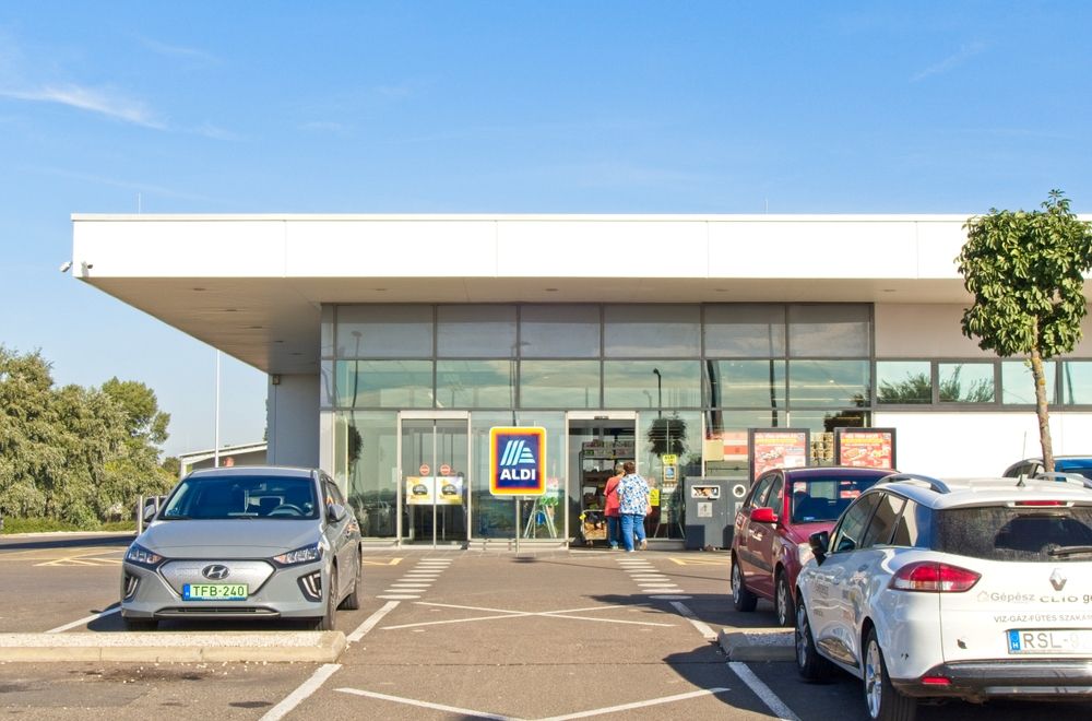 Halasztelek,,Hungary,-,Sept,16,,2023:,People,Entering,Aldi,Store.
Aldi