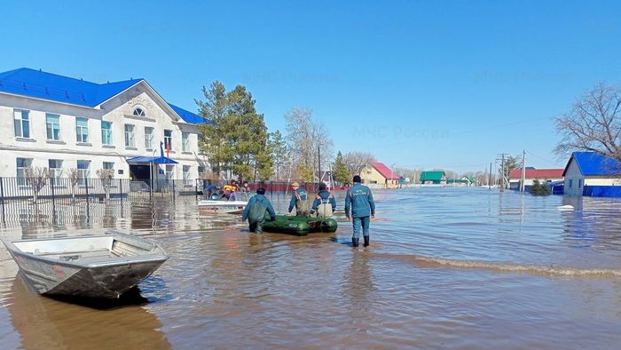 Dam bursts in Orsk, Russia