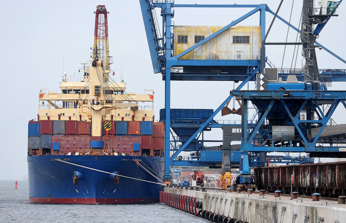 Detained freighter in Rostock overseas port
Németországban nőttek a nagykereskedelmi árak márciusban havi szinten