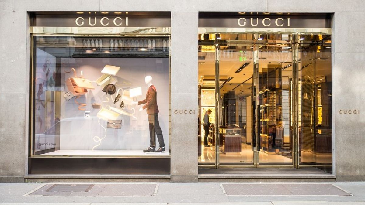 Másfél milliárd dolláros luxusingatlant vásárolt Milánóban a Gucci tulajdonosa