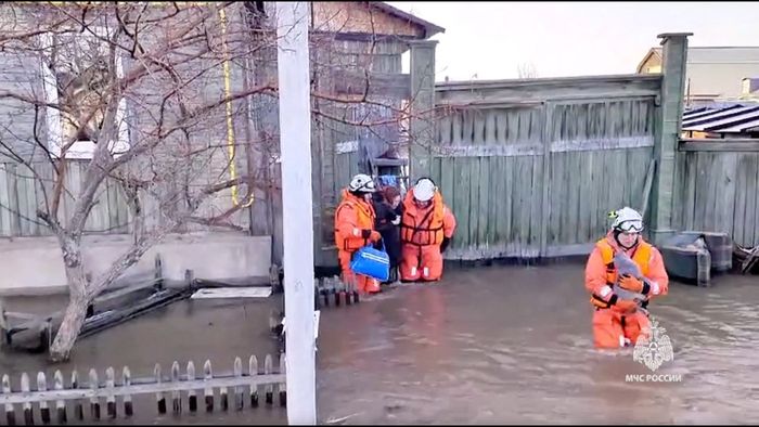 Evacuation of residents continues after dam bursts in Orsk, Russia