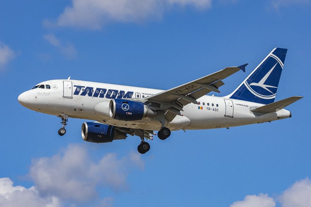 TAROM Airbus A318 Landing At London Heathrow Airport *All 6

román légitársaság