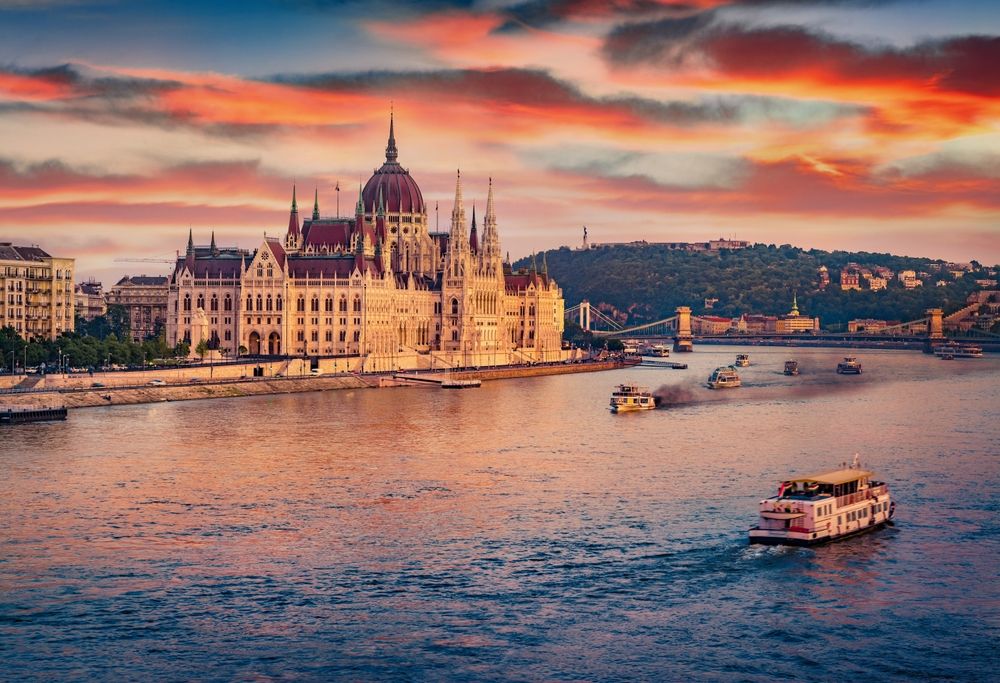 Old,Pleasure,Boats,On,Dunabe,River,With,Parliament,House,On