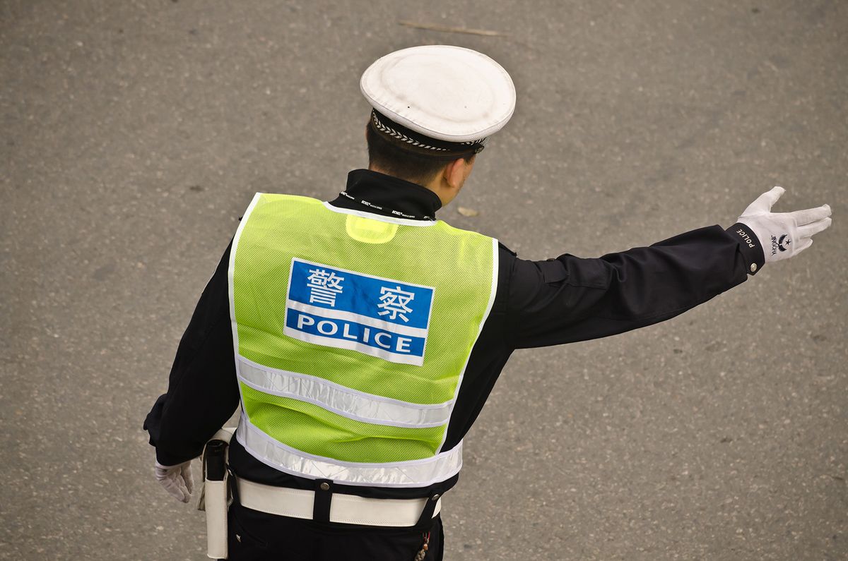 Xi'an,,China,-,2015,,11,April:,A,Young,Police,Officer
kínai rendőrök