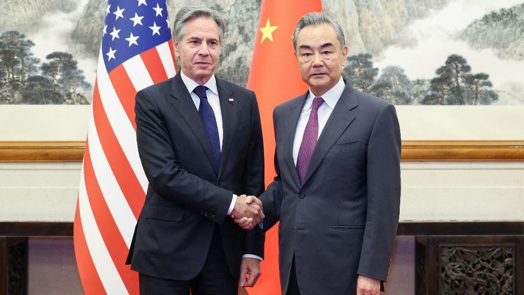(240426) -- BEIJING, April 26, 2024 (Xinhua) -- Chinese Foreign Minister Wang Yi, also a member of the Political Bureau of the Communist Party of China Central Committee, holds talks with U.S. Secretary of State Antony Blinken in Beijing, capital of China, April 26, 2024. (Xinhua/Liu Bin) (Photo by LIU BIN / XINHUA / Xinhua via AFP) kína hszi csin-ping