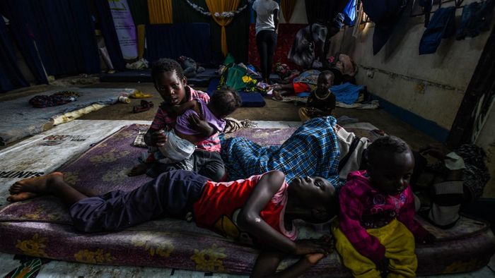 Lakosok ezrei kényszerültek evakuálásra, és ideiglenes menedékhelyeken kerestek menedéket. 