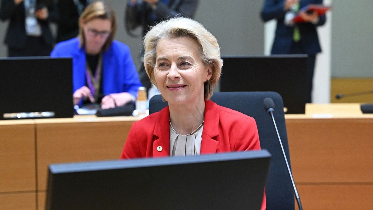 Pálfordulás: Ursula von der Leyen újra felfegyverezné Európát, korábban ugyanezért bírálta Donald Trumpot