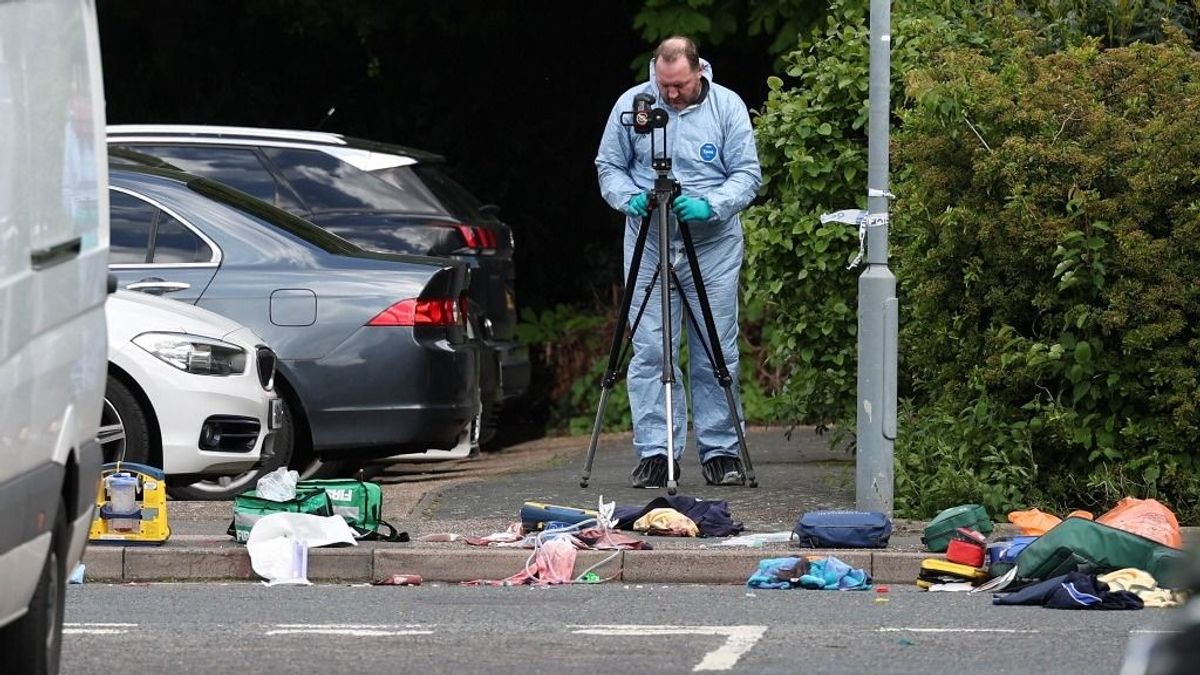 Karddal ölt meg egy tizennégy éves fiút a londoni ámokfutó – videó
