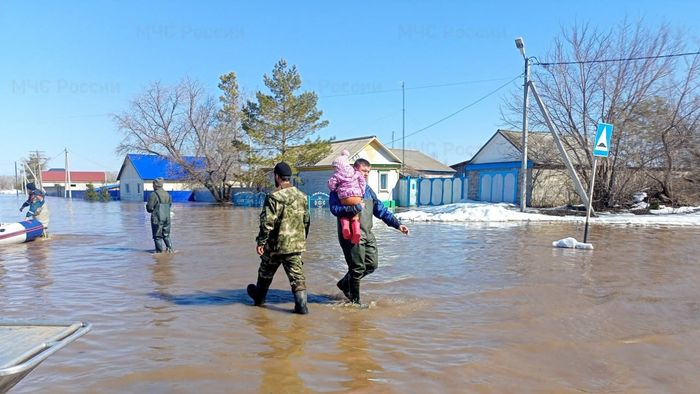 Dam bursts in Orsk, Russia