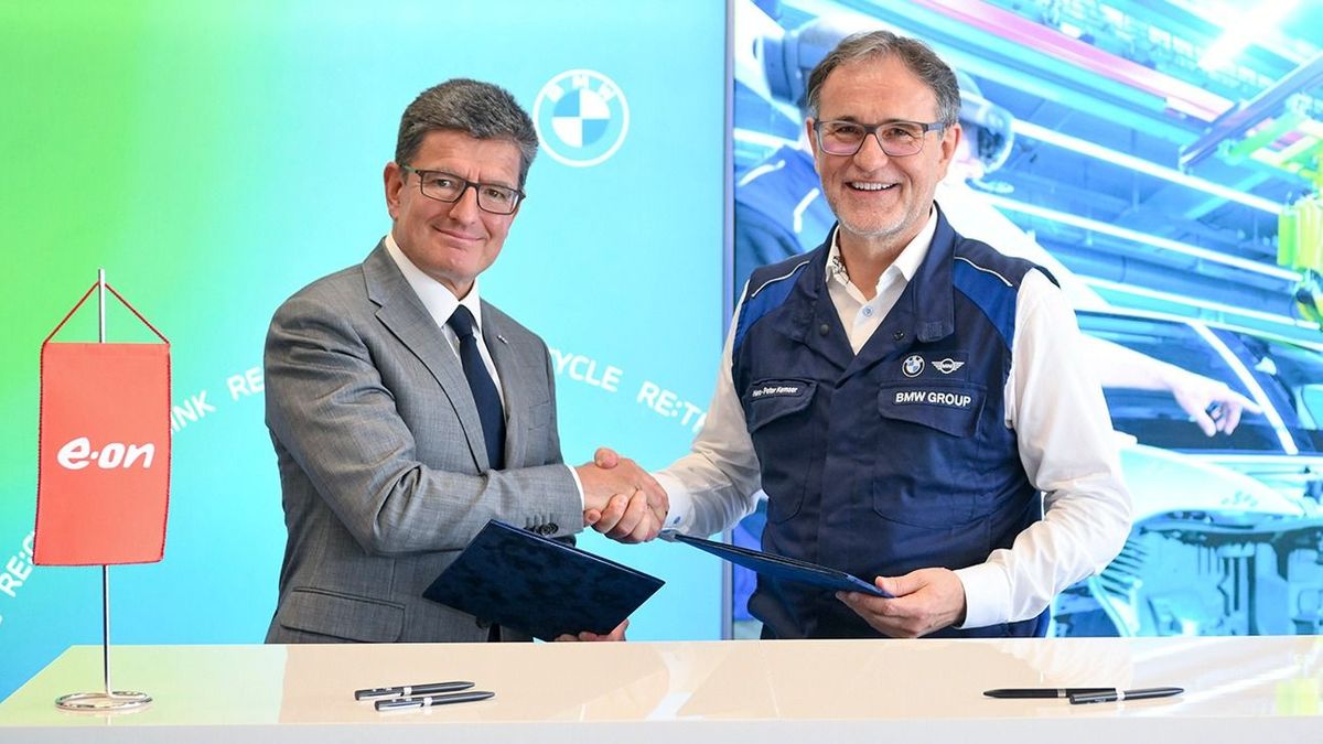 Napelemrengeteget épít a BMW az ország második fővárosában