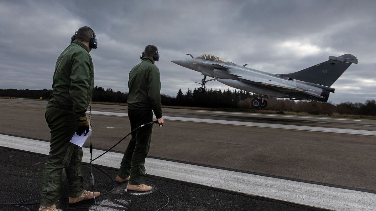Ez már a háborús készülődés: Szerbia szuperszonikus vadászbombázókat venne a franciáktól