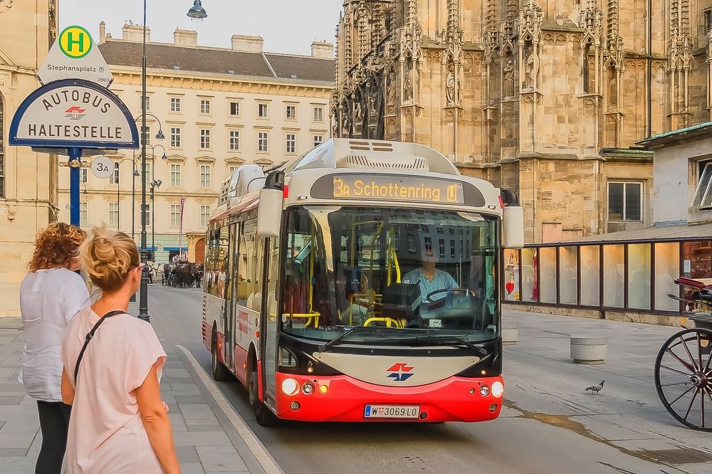 Vienna,,Austria,-,August,21,,2018:,The,Tourists,Are,Waitting