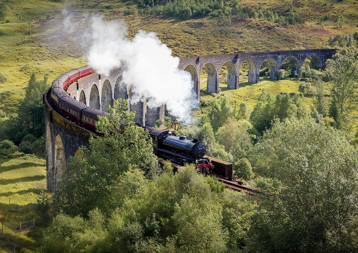 Harry Potter Train, Jacobite Express, Glenfinnan Viaduct, Scotland, UK