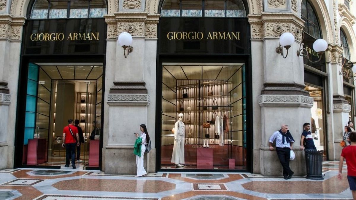 Sorsdöntő lépésre készül Giorgio Armani
