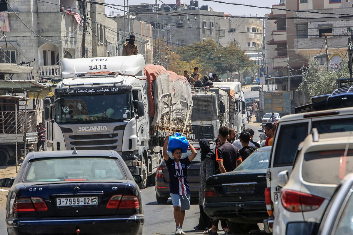 Aid trucks entered Gaza's Rafah facing food shortages, háború