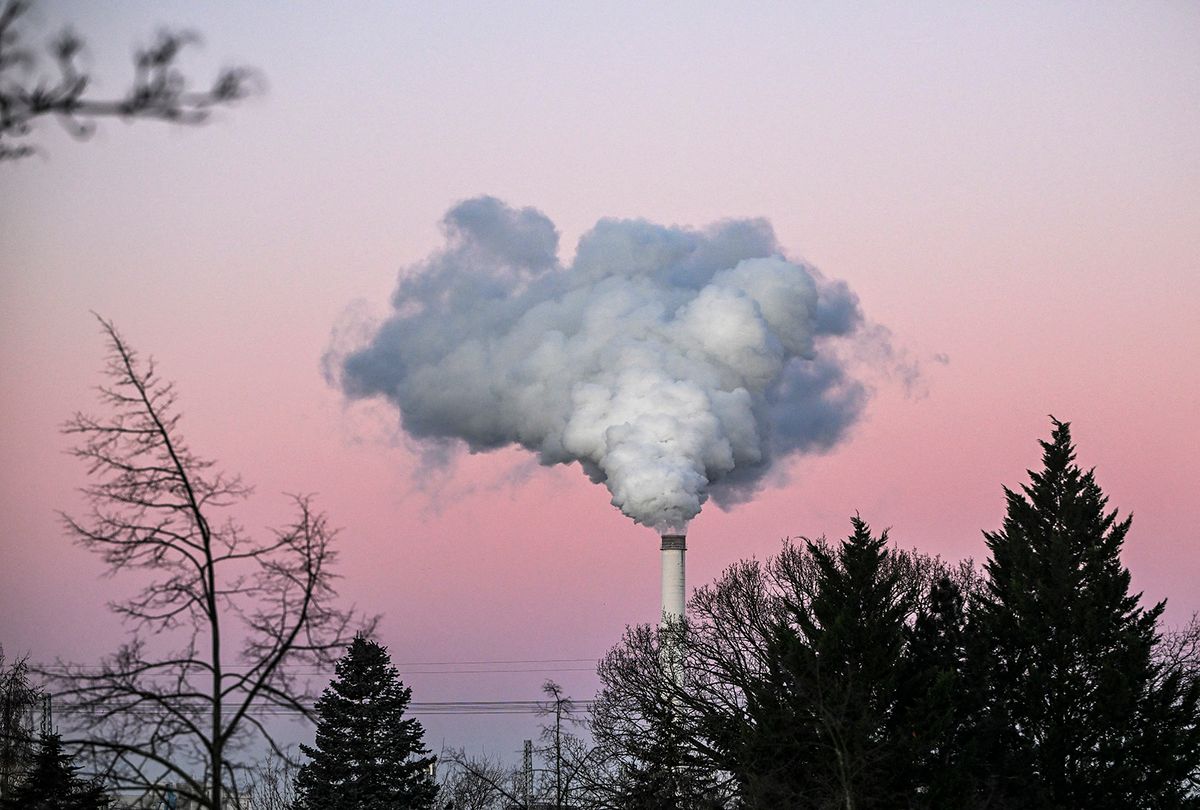 09 January 2024, Berlin: Steam rises into the sky in the morning from a chimney at the Klingenberg combined heat and power plant in the Berlin district of Rummelsburg. Until May 2017, the plant mainly burned lignite from the Lusatian lignite mining region. In May 2017, it was switched to firing natural gas. The power plant is an important supplier of district heating for the eastern part of Berlin. It is owned by the Swedish energy group Vattenfall and is operated by Vattenfall Europe Wärme, a subsidiary of the German subgroup. Photo: Jens Kalaene/dpa (Photo by JENS KALAENE / DPA / dpa Picture-Alliance via AFP)