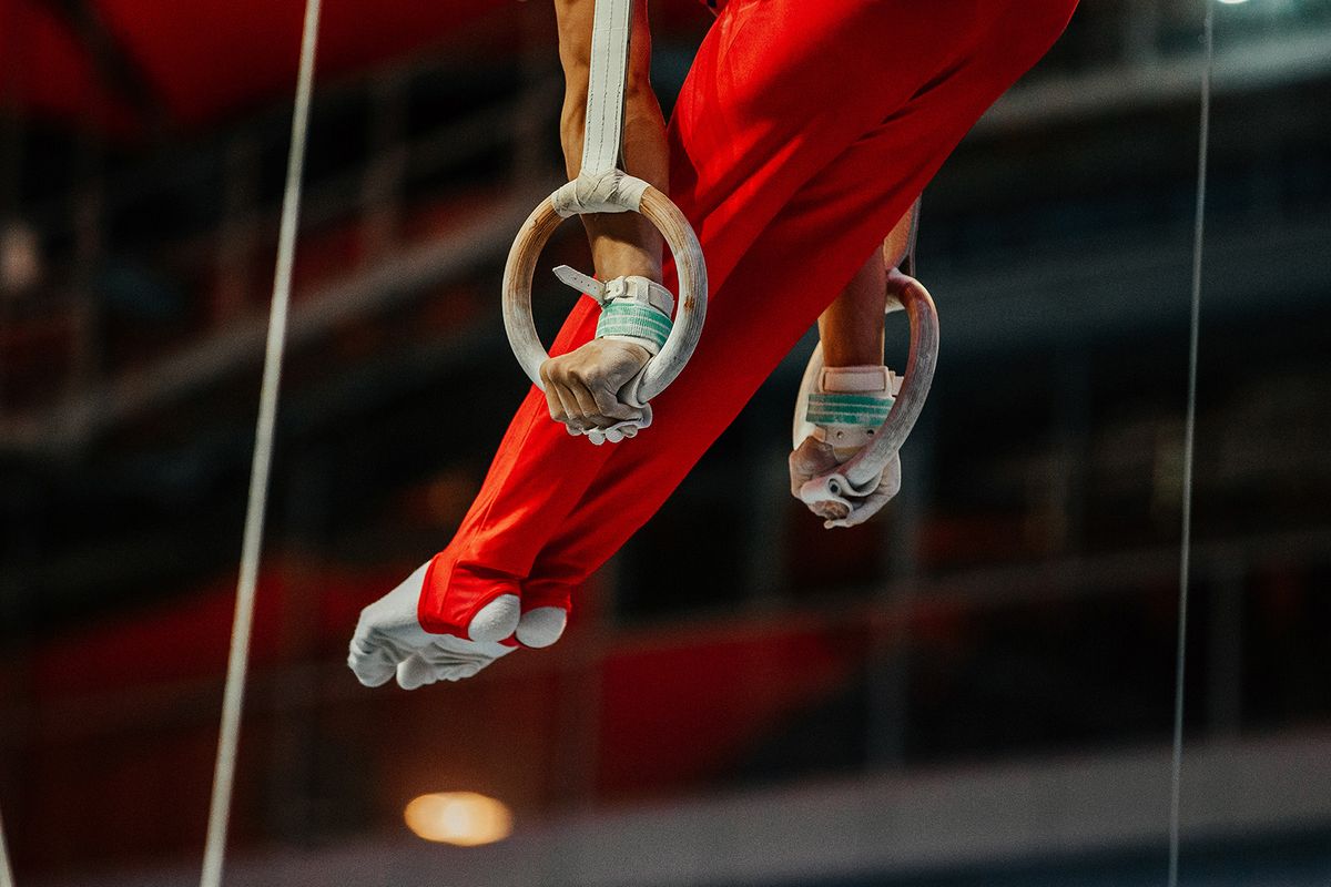 Feet,Athlete,Gymnast,Still,Rings,Exercise,In,Gymnastics
erdélyi tornászfiú
