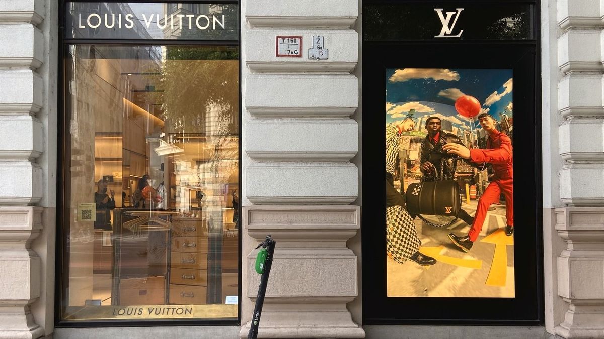 Kirabolták a Louis Vuitton-boltot az Andrássy úton  – videó