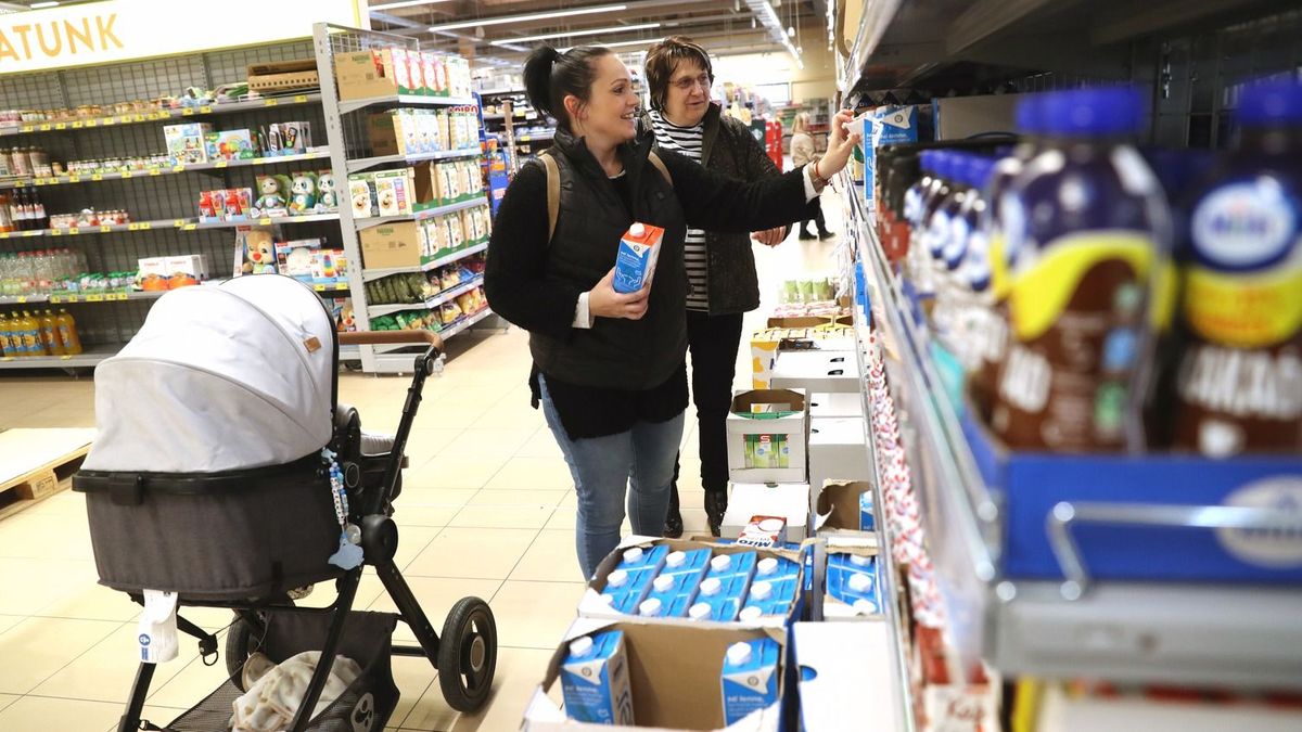 Itt a fordulat a boltokban: újra vásárolnak a magyarok