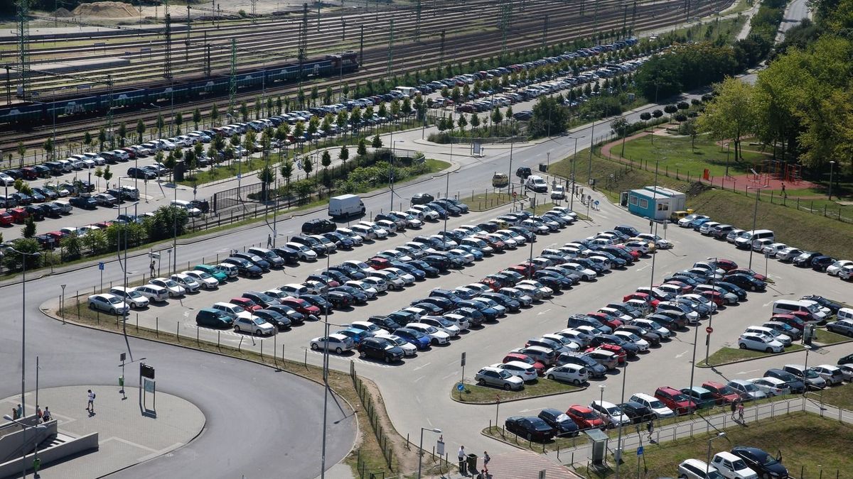 Parkolás: hatalmas igény lenne P+R-ekre és parkolóházakra Budapesten