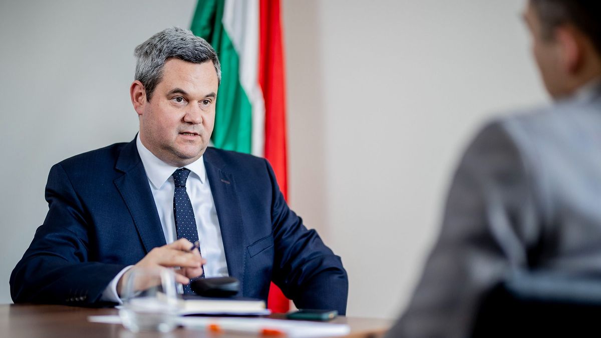 Egészségügy: előbb át kell alakítani a rendszert, utána érdemes pénzt önteni bele – interjú a szakállamtitkárral